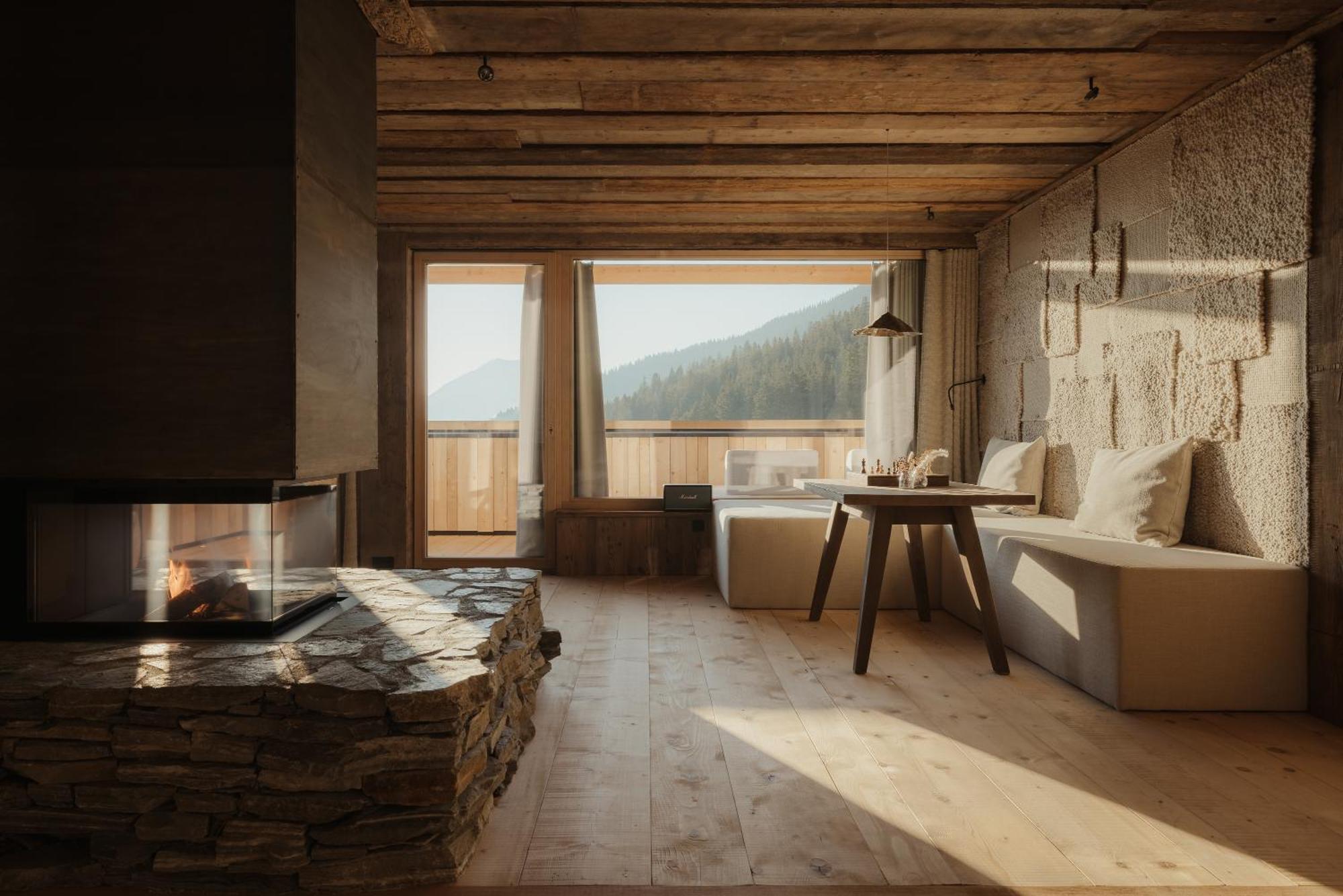 Eriro Hotell Ehrwald Exteriör bild